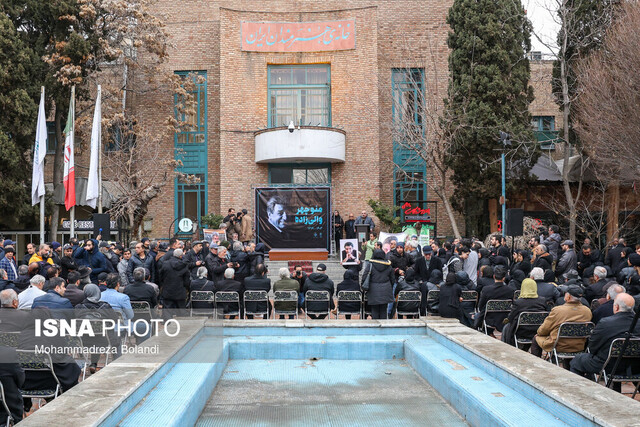 مراسم تشییع پیکر منوچهر والی‌زاده زیر باران برگزار شد