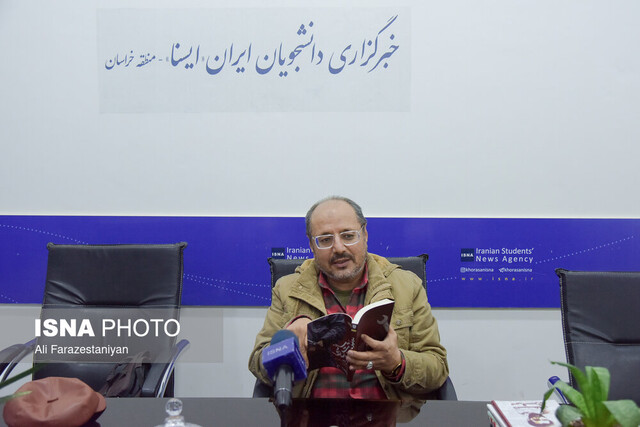 نوجوانانی که در میان ویرانی‌های غزه قرآن تلاوت می‌کردند