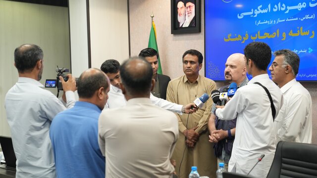 مهرداد اسکویی در پی جمع‌آوری عکس‌های چابهار