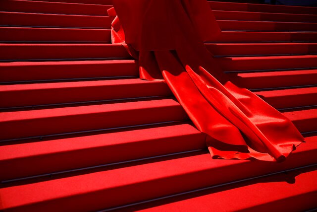 %D8%AD%D8%B6%D9%88%D8%B1 %D8%B1%D9%88%DB%8C %D9%81%D8%B1%D8%B4 %D9%82%D8%B1%D9%85%D8%B2 %DA%A9%D9%86 %DA%86%D9%82%D8%AF%D8%B1 %D8%A2%D8%A8 %D9%85%DB%8C%E2%80%8C%D8%AE%D9%88%D8%B1%D8%AF%D8%9F