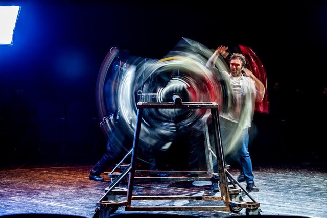 %D8%AF%D8%B1 %D8%B3%DB%8C%D9%86%D9%85%D8%A7 %D9%88 %D8%AA%DB%8C%D8%A7%D8%AA%D8%B1 %DA%86%D9%87 %D8%AE%D8%A8%D8%B1 %D8%A7%D8%B3%D8%AA %D8%9F