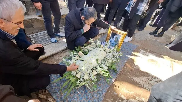 دوبلور سرشناس را در روستایش به خاک سپردند تصاویر