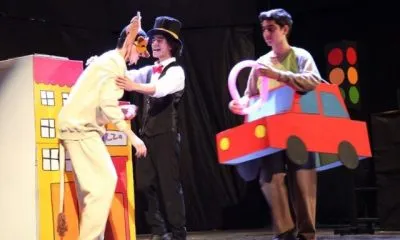 نادر مقدس و افسانه منادی در تدارک اجرای یک تئاتر