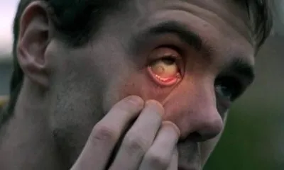 پخش یک فیلم ترسناک از تلویزیون بازگشت زامبی‌ها