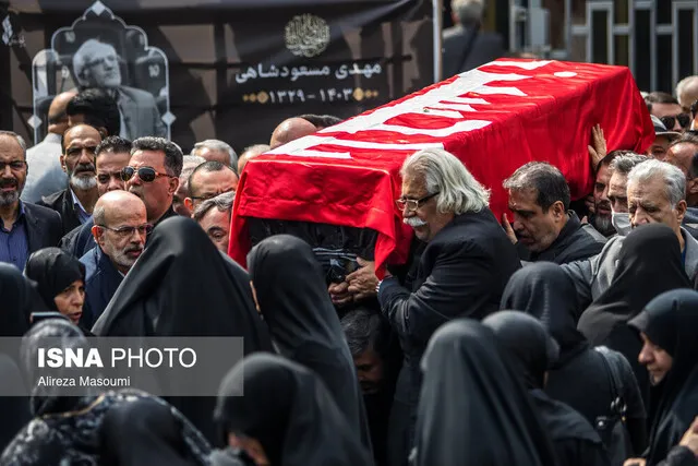 بدرقه پیکر مسعودشاهی از مقابل تالار وحدت داستان او