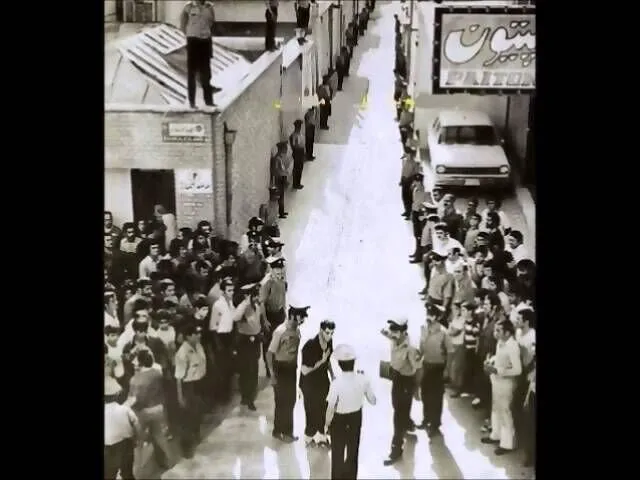 حاشیه‌های اکران فیلم گوزن‌ها با حضور چپی‌ها