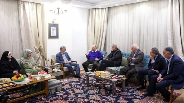 دیدار پزشکیان با نصیریان به مناسبت روز جهانی تئاتر