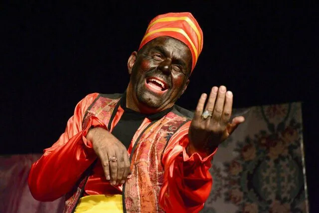 سیاه ما منتقد است نه گدا