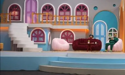 ایفای نقش عروسک ببعی قهرمان در یک برنامه