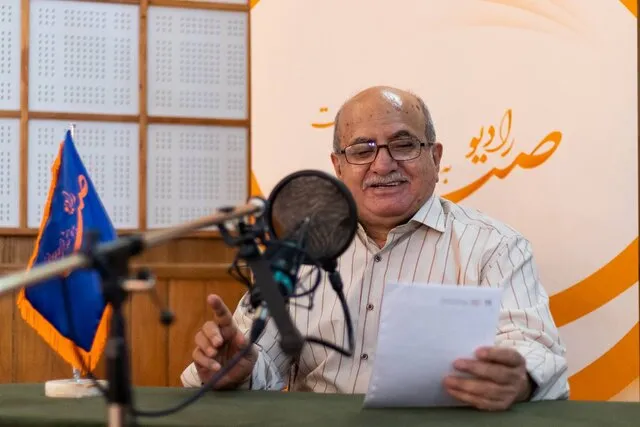 خودم را گوینده نمیدانم