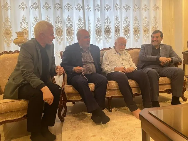 عیادت وزیر ورزش و جوانان از اردشیر لارودی