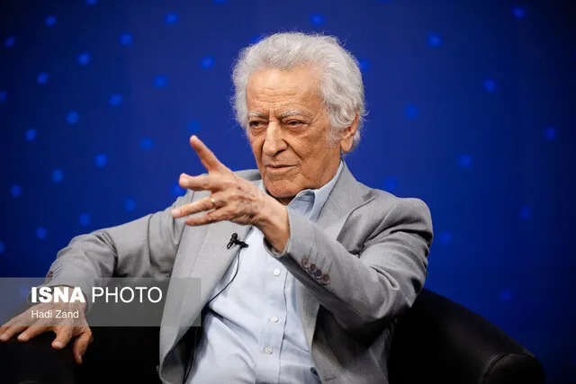 فقط ۳ سال از رادیو کوچکتر است در نوجوانی سلبریتی