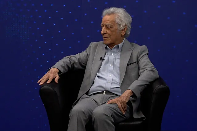 ویدیو هنوز وقتی به رادیو میروم، گویا وارد مکان مقدسی