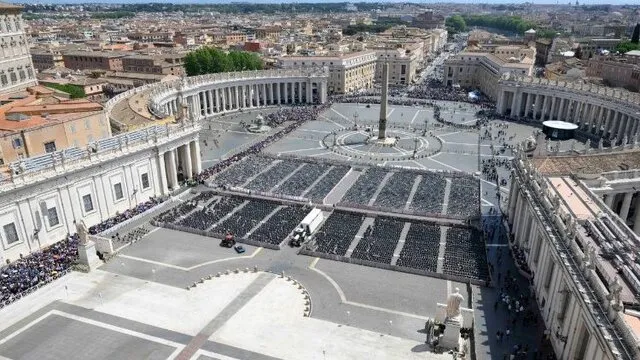 پوشش زنده مراسم تشییع پاپ به ۱۵ زبان دنیا