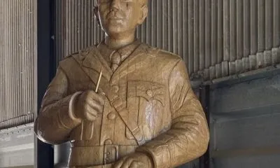 رونمایی از مجسمه تالکین و همسرش