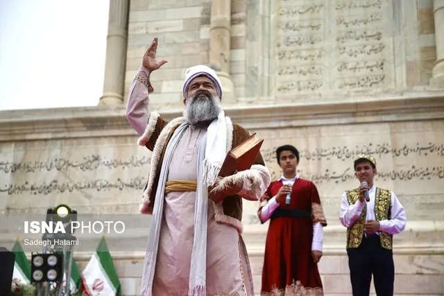 زبان فارسی به هیچ وجه تحمیلی نبوده است