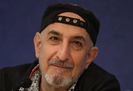 فرهاد آییش؛ انسانی شیشهای که سقراطتر از او نیست