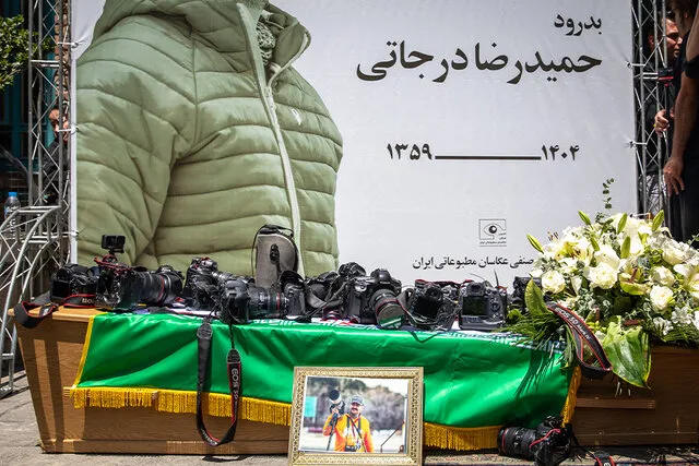 ویدیو مراسم تشییع پیکر حمیدرضا درجاتی در خانه هنرمندان