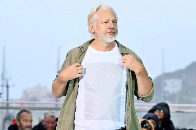 یک حضور متفاوت روی فرش قرمز کن