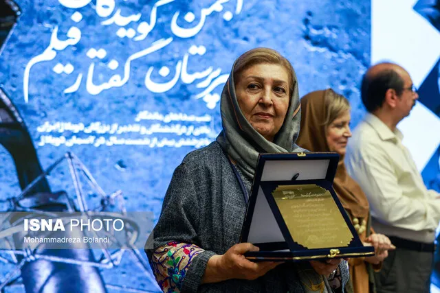 یک گردهمایی سینمایی برای صداها قیصر را با چشم بسته